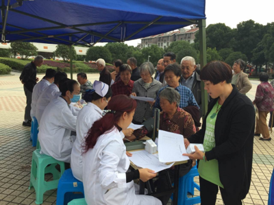 昆山虹橋醫院攜手中華園社區舉辦大型義診活動 愛在深秋，共筑健康家園