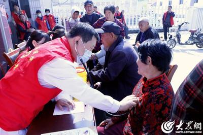 家門(mén)口的健康義診 居民“看病”真方便，健康咨詢零距離